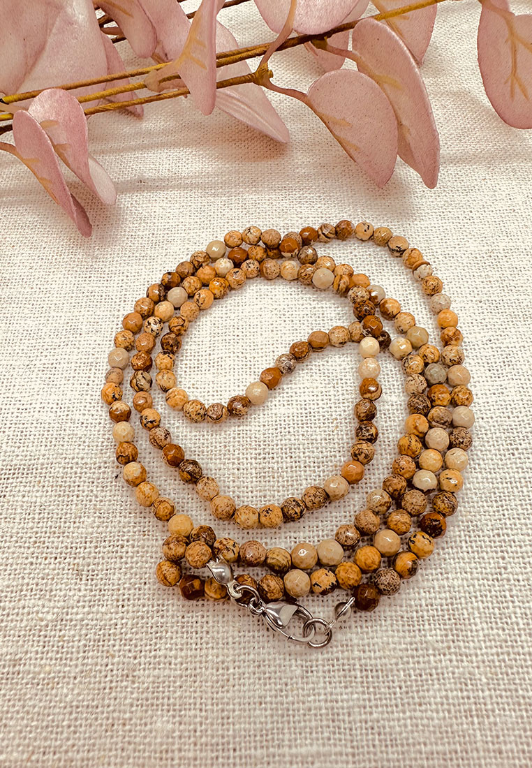 Halskette aus Jaspis Steinen