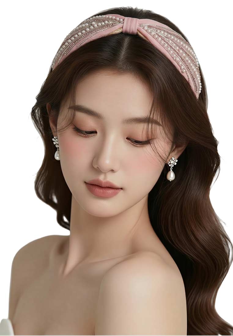 Namjosh Haarreif Peach dream, Frontansicht, hellrosa mit Perlen und Strass besetzt, mit einer dekorativen Schleife vorne.