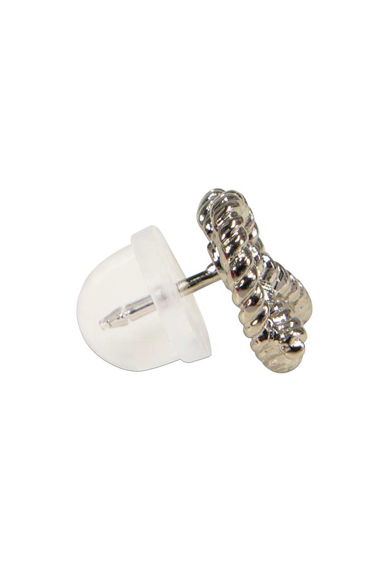 Alpenflüstern Ansteck Pin Breze silber. Seitenansicht eines silbernen Ansteck Pins mit geflochtenem Design und transparentem Verschluss.