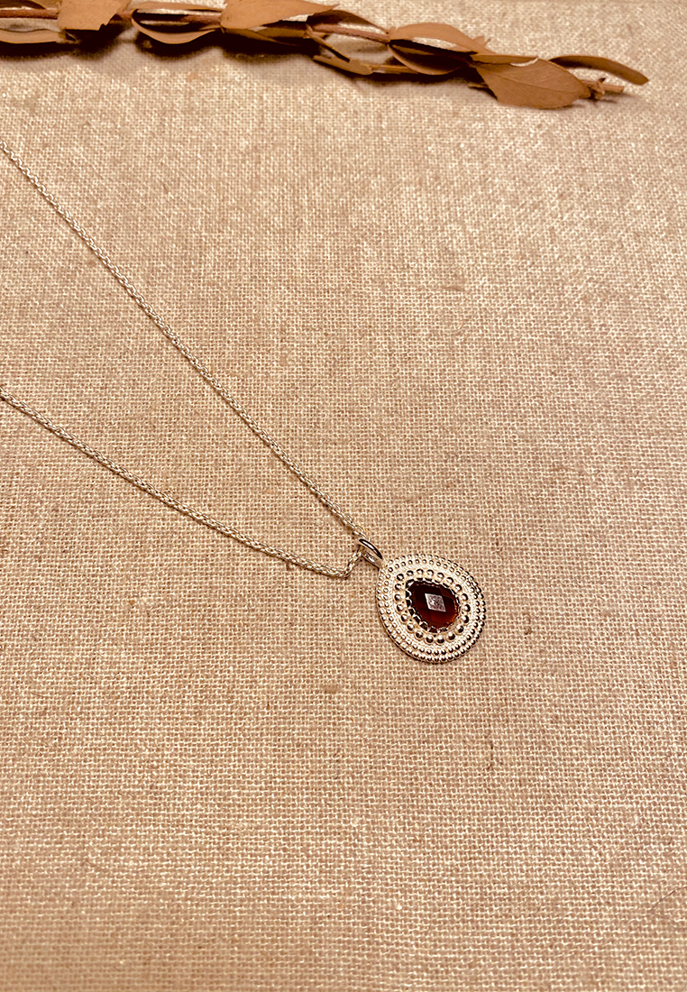 Kette silber mit Edelsteinanhänger braun