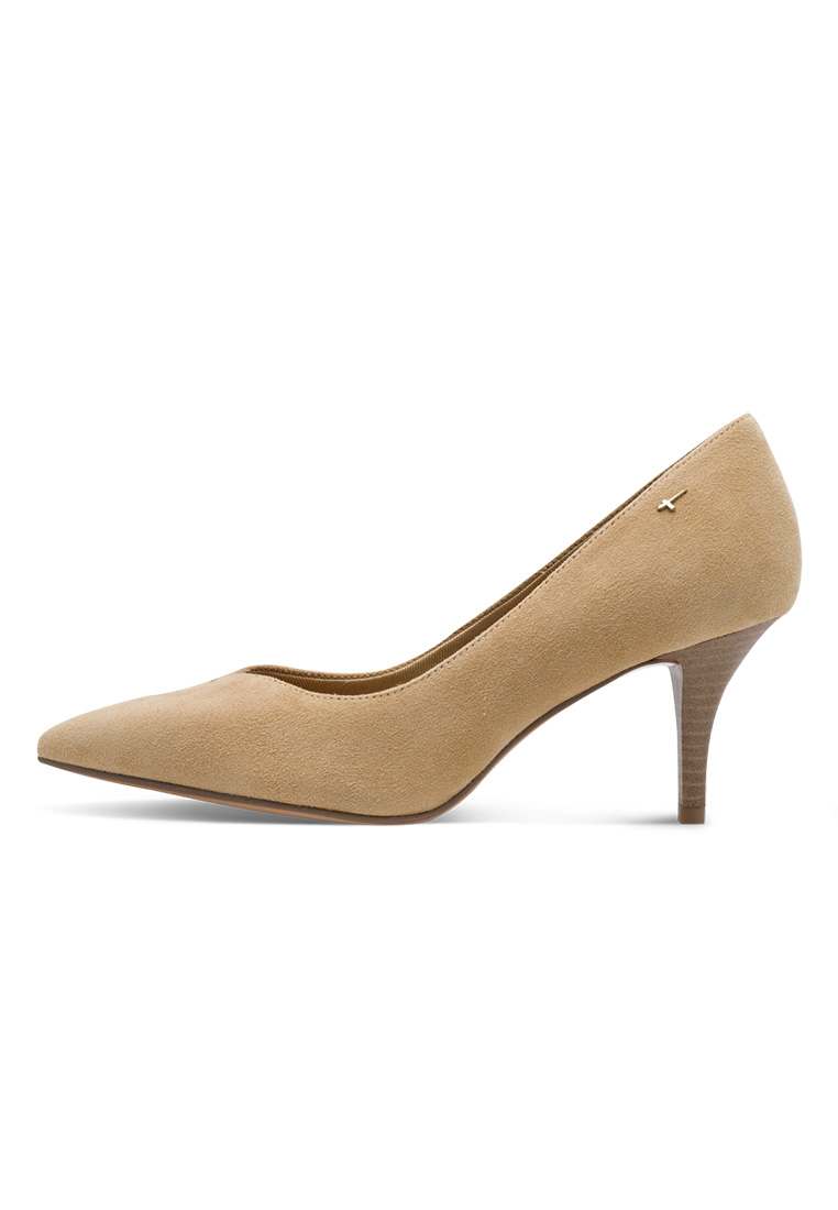 Tamaris Trachtenpumps beige in Seitenansicht. Klassische Pumps mit spitz zulaufender Form und moderatem Absatz.
