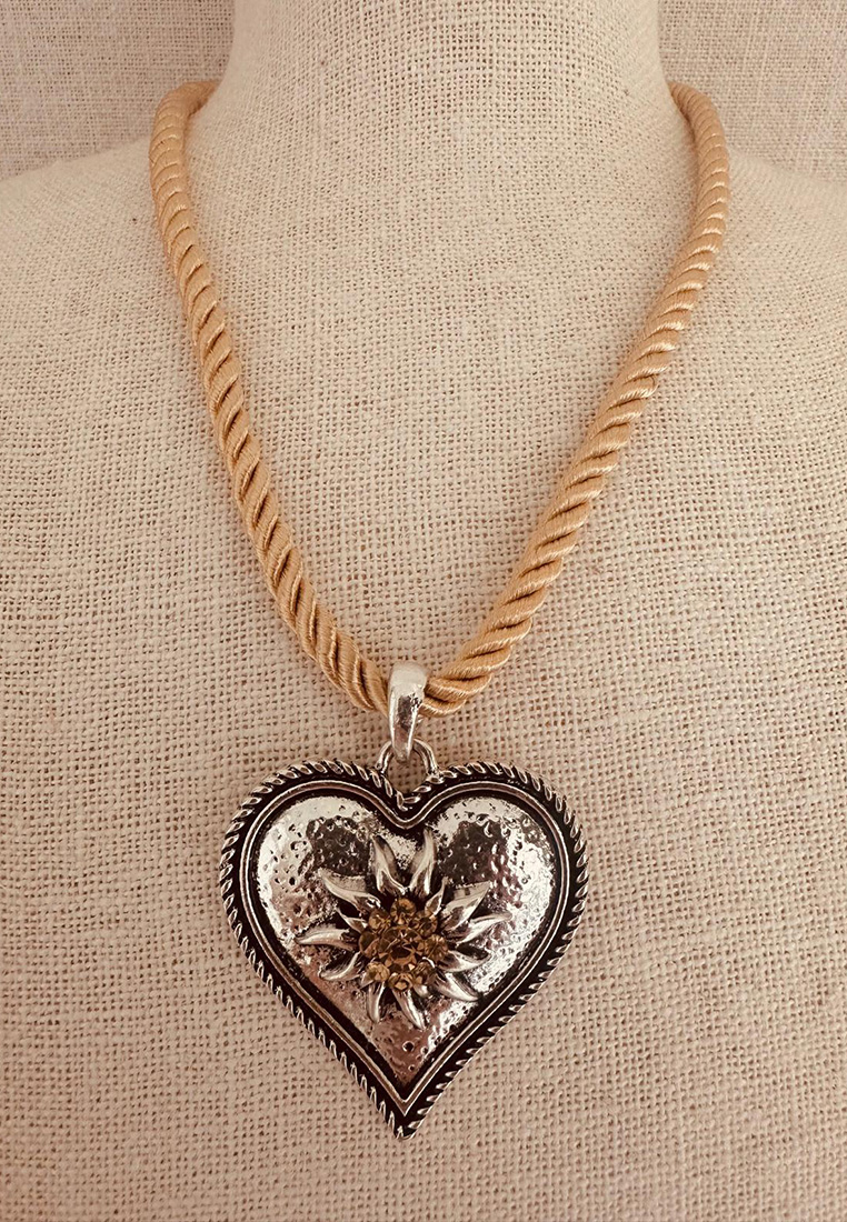 Trachtenkette mit Kordel und Herz beige Trachtenkette mit Kordel und Herz beige
