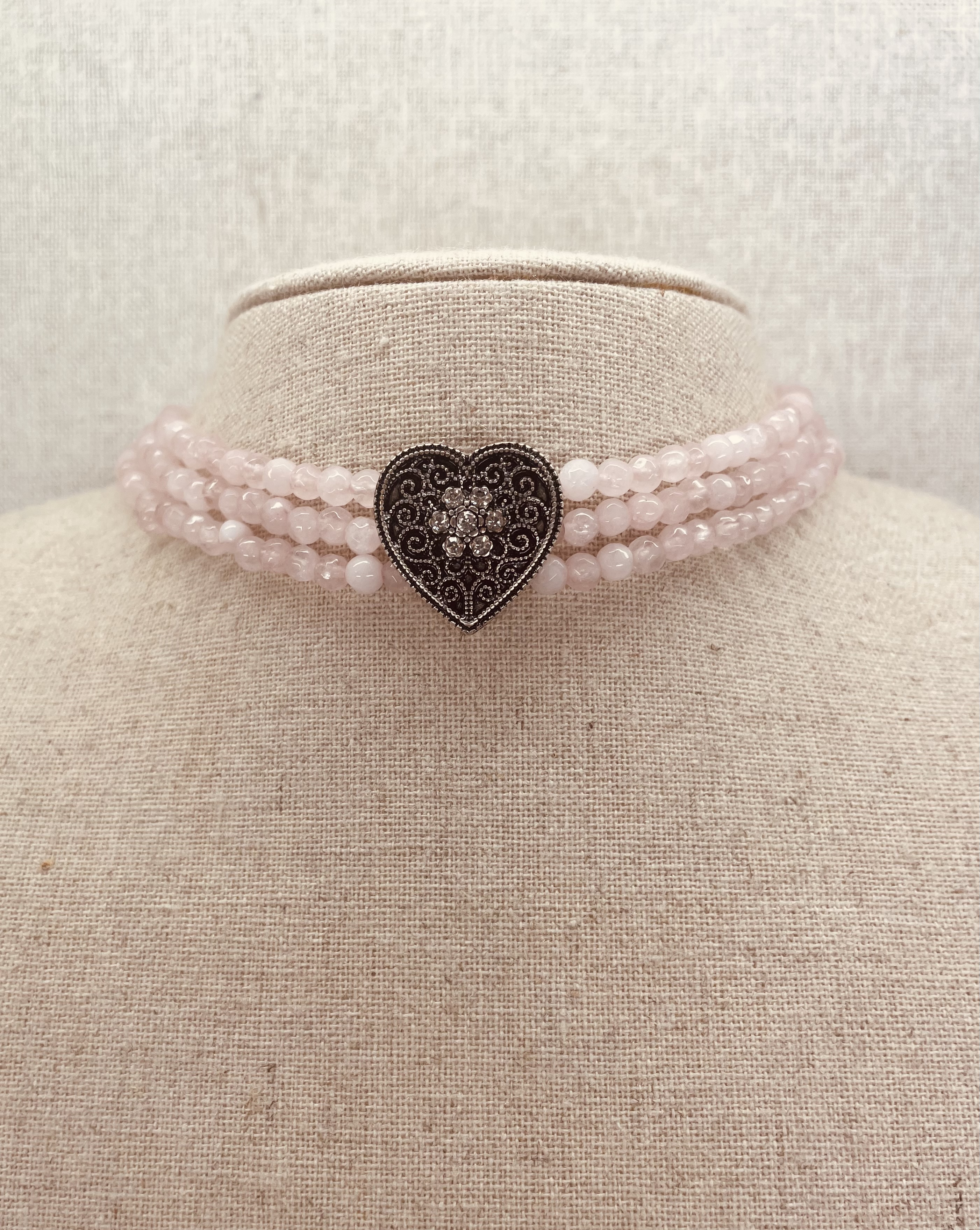 Perlen Kropfkette Ornament Herz rosa