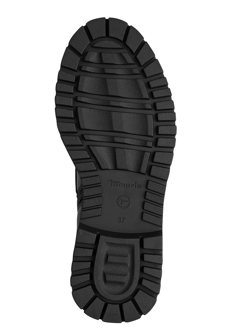 Tamaris Stiefelette Black Glam schwarze Sohle mit Profil und Markenschriftzug in Rückansicht.