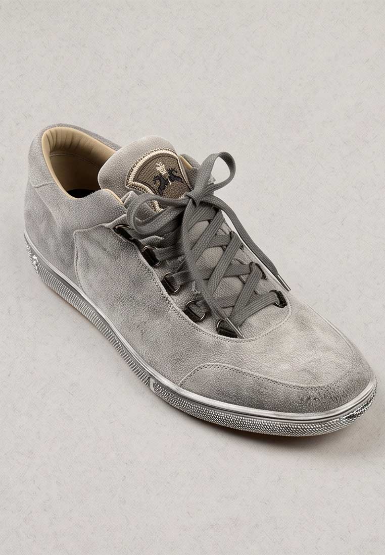 Maddox Herrenschuh sneaker Obersee stein in Grau, Frontansicht. Der Schuh hat eine Schnürung und metallene Ösen.