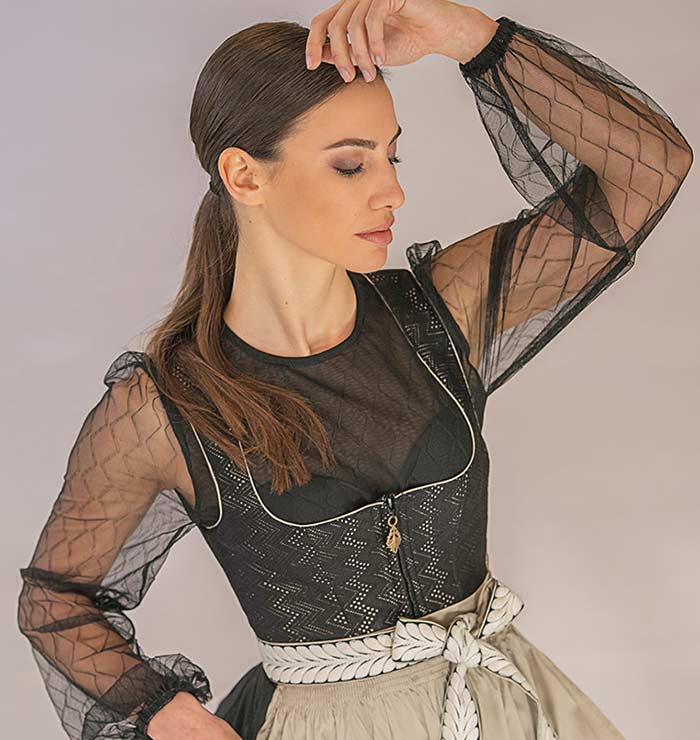 Dirndlbluse – warum sie 2026 wichtiger ist als das Dirndl selbst