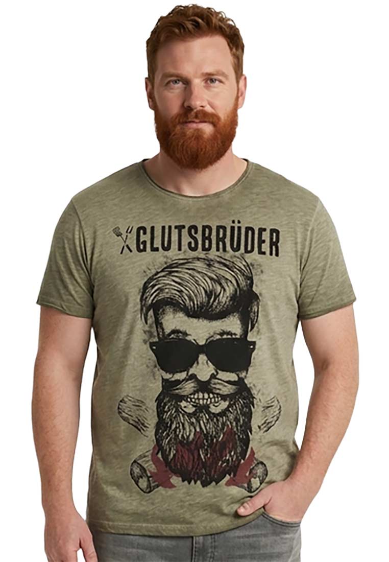 Hangowear Herrenshirt Glutsbrüder in Olivgrün im Frontansicht. Das T-Shirt ist kurzärmelig und hat einen Rundhalsausschnitt mit einem Print.