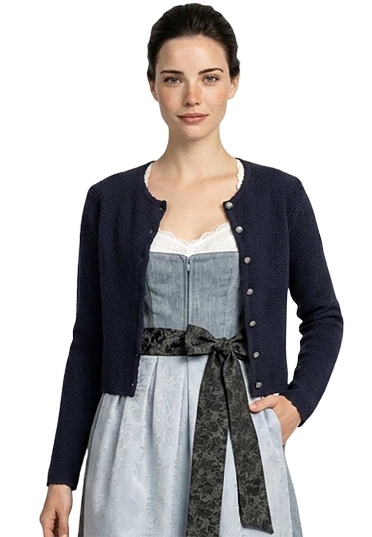 Frontansicht einer Marjo Trachtenstrickjacke Vilseck in Nachtblau mit durchgehender Knopfleiste und Rundhalsausschnitt.