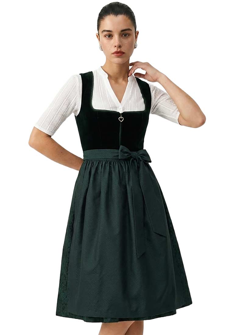 MarJo Trachten Dirndl Werndorf dunkelgrün 70 cm, Frontansicht des eleganten Kleides aus dunkelgrünem Samt mit passender Schürze und weißer Bluse, vorne mit Herzanhänger.