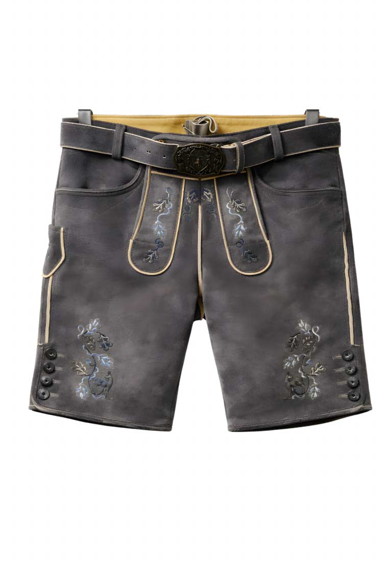 Maddox Lederhose Tutensee grau, Frontansicht einer stilvollen grauen Lederhose mit Schnallen und Stickereien, zwei Gesässtaschen und Gürtelschlaufen sind sichtbar.
