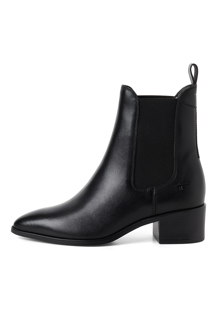 Tamaris Stiefelette Lory in Schwarz, Seitenansicht. Die elegante Stiefelette verfügt über einen Blockabsatz und elastische Seiteneinsätze.