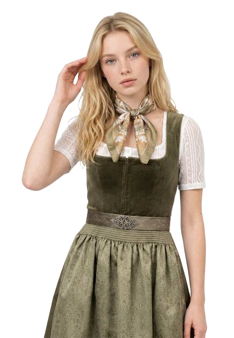 Frontansicht einer jungen Frau mit einem olivgrünen Nickituch Chains von Schmuckzauber mit Printmuster und einem hellen Band.
