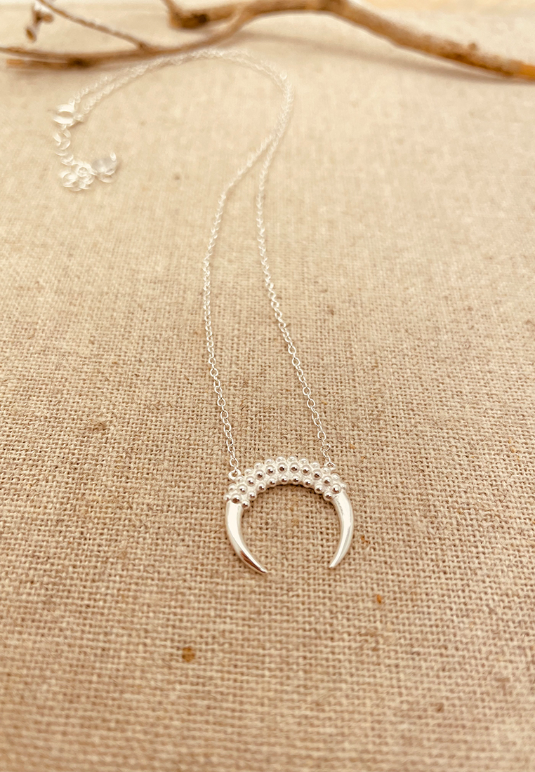 Halskette mit Stierhörnern in Silber Halskette mit Stierhörnern in Silber