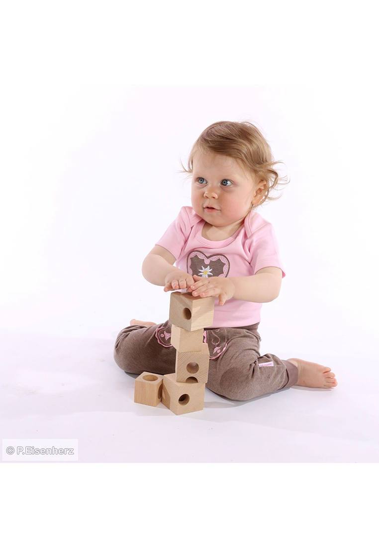 babyhose-im-lederhosenstil-mit-rosa-stickerei_1_5