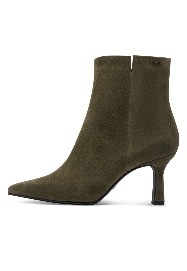 Tamaris Stiefelette Valeria oliv, Seitenansicht einer stilvollen olivgrünen Stiefelette mit spitzem Absatz und modischem Schnitt.