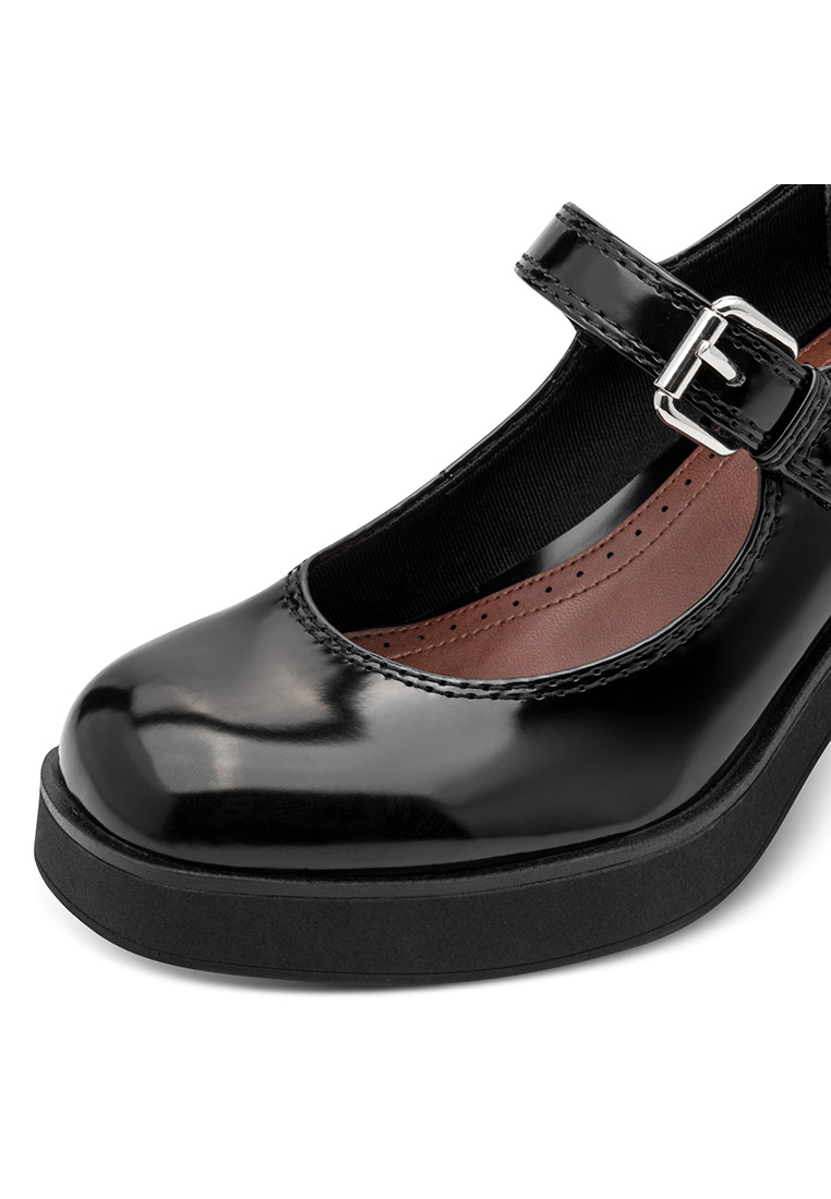 Tamaris Mary Jane Pumps schwarz, Frontansicht. Klassischer Pumps mit Dornschliesse und Plateau-Sohle in glänzendem Schwarz.