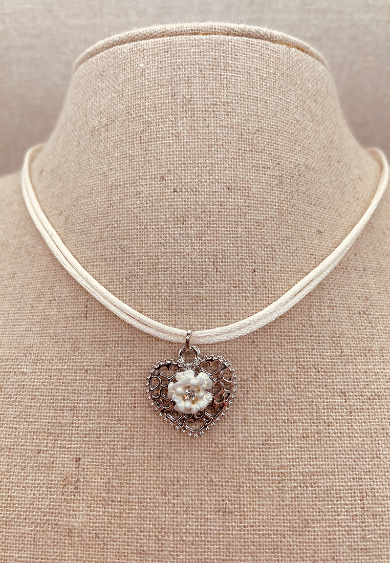 Trachtencollier Rosenherz natur Trachtencollier Rosenherz natur