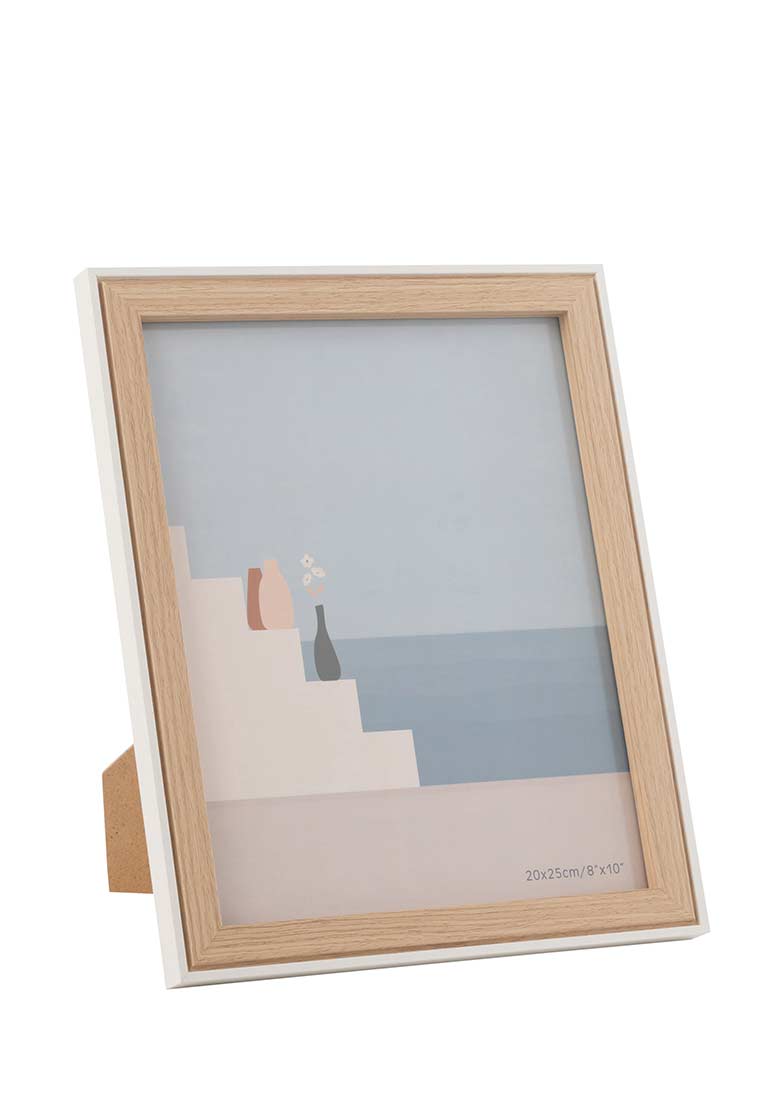J-LINE Fotorahmen Naturell Large in Weiß und Holzoptik mit Aufsteller, Frontansicht. Der Rahmen misst 20x25cm / 8"x10".