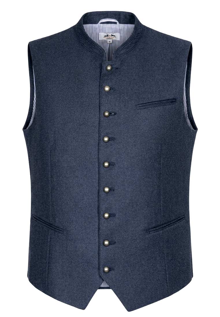 Maddox Trachtenweste Altensee blau, Frontansicht. Klassische Trachtenweste mit Stehkragen und gefüttertem Innenkragen. Acht Knöpfe und zwei Pattentaschen sind sichtbar.