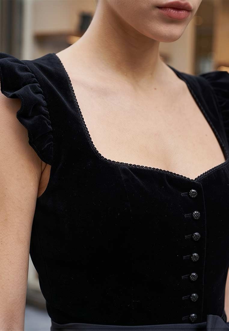 Kaiseralm Dirndl Taminack schwarz 70 cm: Frontansicht eines schwarzen Samt-Dirndls mit Knopfleiste vorne und kurzen Puffärmeln.