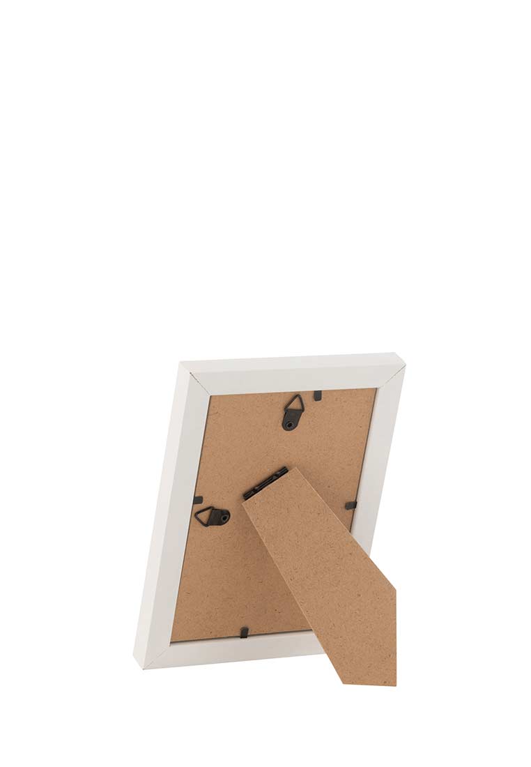 Rückansicht eines weißen J-LINE Fotorahmen Naturell Small mit braunem Aufsteller und Hängevorrichtung.