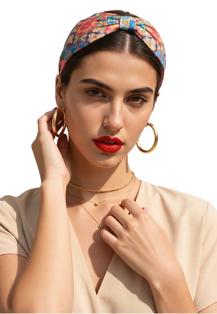 Namjosh Haarreif Patchwork, Frontansicht. Das Haarband ist mehrfarbig mit einem bunten Patchwork-Muster und einem Knoten vorne.