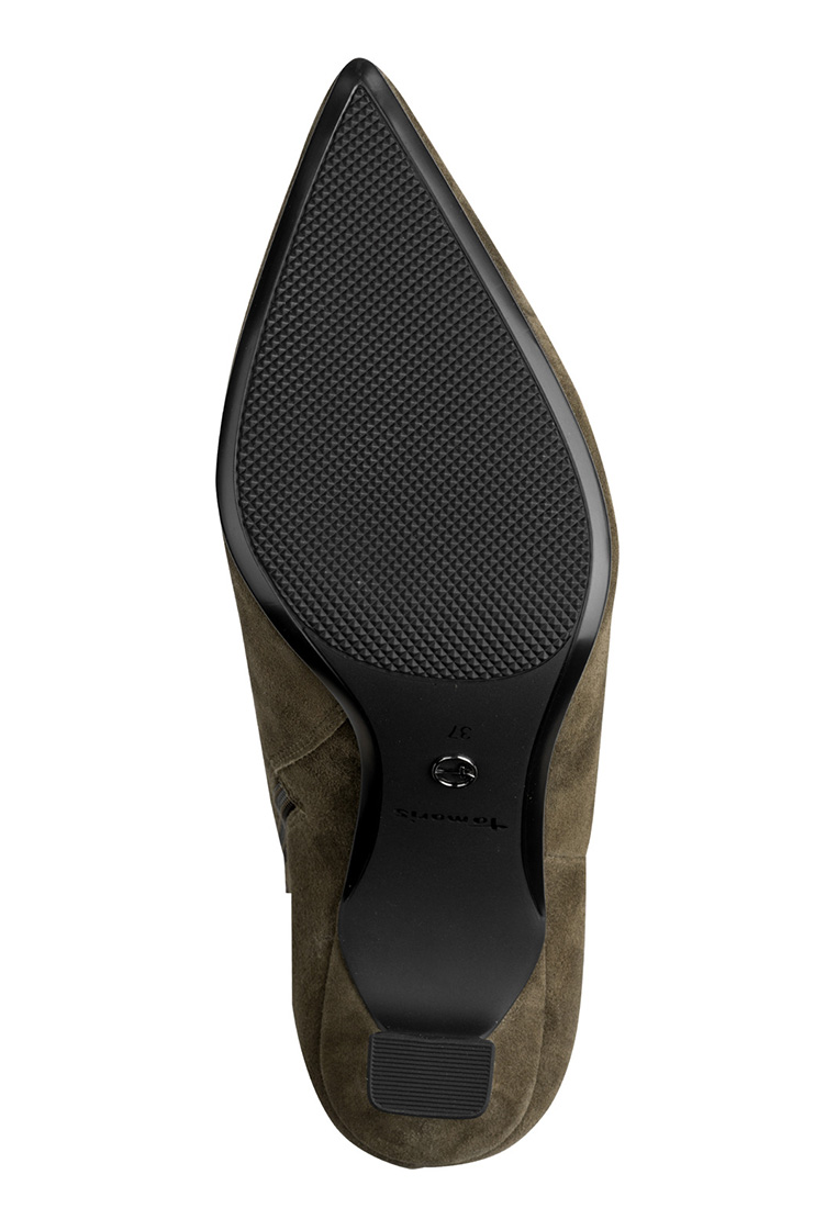 Tamaris Stiefelette Valeriaoliv in Oliv. Rückansicht mit profilierter Sohle und niedrigem Absatz, erkennbar mit Herstellerlogo.