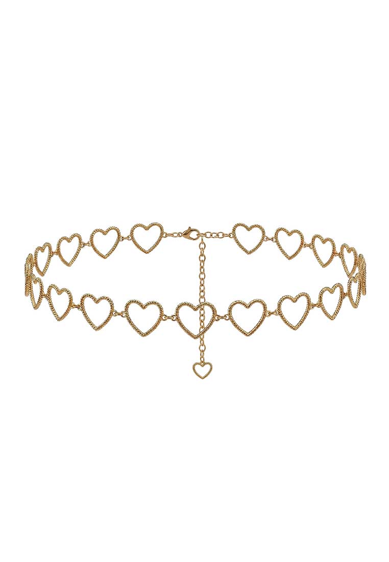 Alpenflüstern Dirndl Schürzenkette gezwirbeltes Herz gold. Frontansicht einer goldfarbenen Kette mit gezwirbelten Herz-Elementen und einem einzelnen Herz-Anhänger.